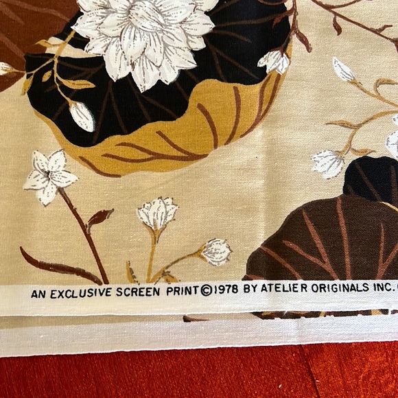 Two (2) yards of 1978 by Atelier Originals fabric in vintage lotus design - Picture 3 of 5